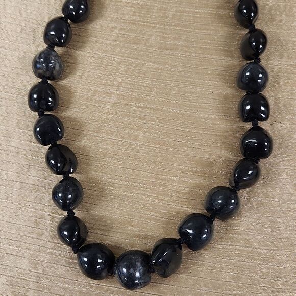 Jeweled Nut of Paradise Kukui Nut Lei - Picture 3 of 4